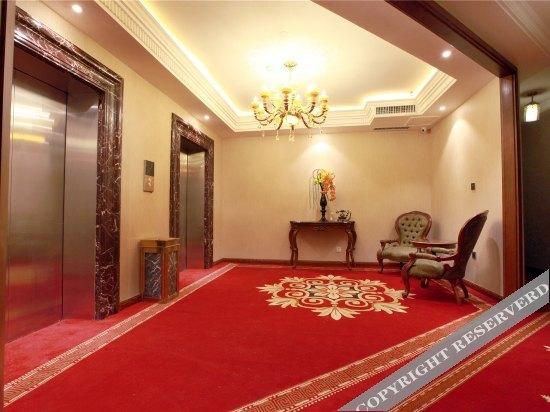 Харбин: Harbin Zhenning Hotel (Central Street Subway Station Sophia Church Branch)