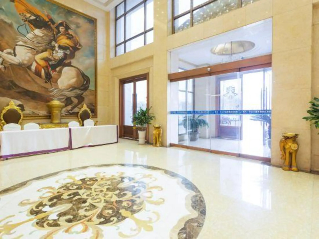 Вэйнань: Lian Da Water Cube Hotspring Hotel