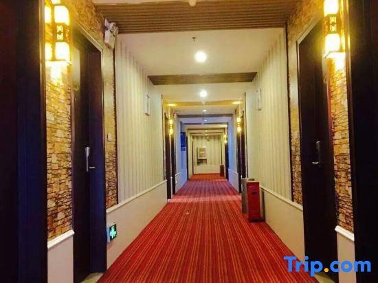 Ичан: Xinshidai Business Hotel