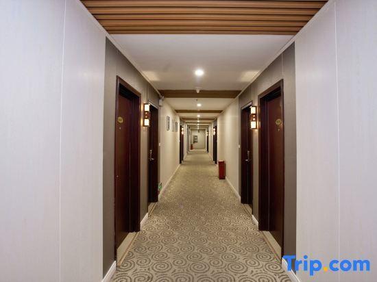 Ичан: Xinshidai Business Hotel