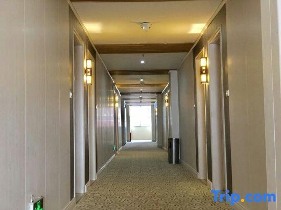 Ичан: Xinshidai Business Hotel