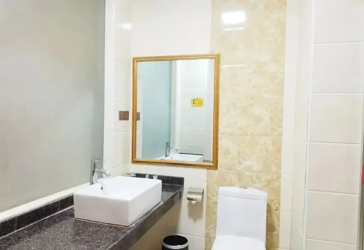 Шаогуань: Kam · Tak · Yil Hotel