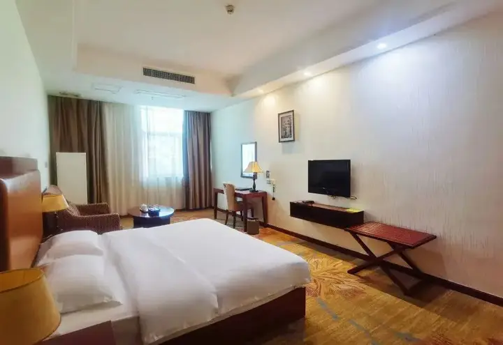 Шаогуань: Kam · Tak · Yil Hotel