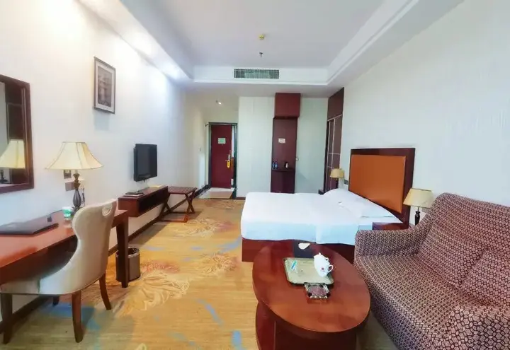 Шаогуань: Kam · Tak · Yil Hotel