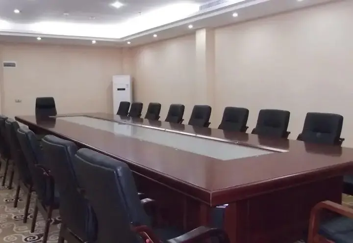 Шаогуань: Kam · Tak · Yil Hotel
