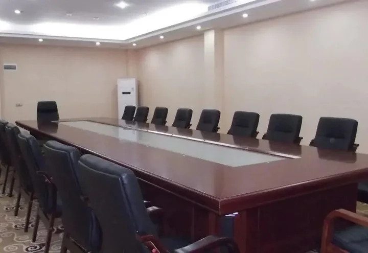 Шаогуань: Kam · Tak · Yil Hotel