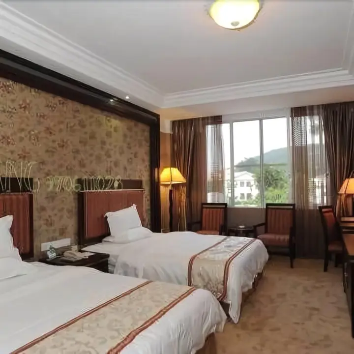 Чжаоцин: Longhu Island Hotel