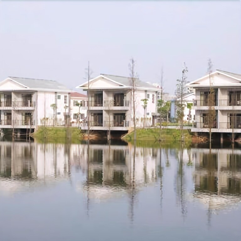 Чжаоцин: Longhu Island Hotel