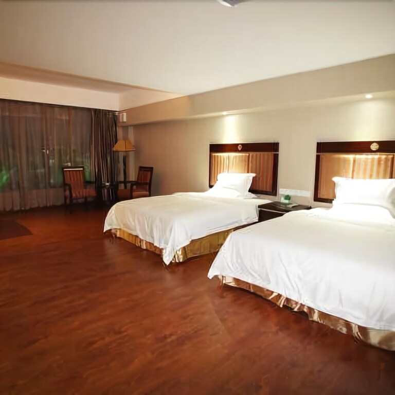 Чжаоцин: Longhu Island Hotel
