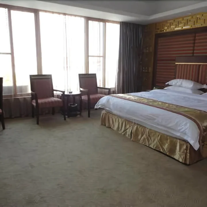 Чжаоцин: Longhu Island Hotel