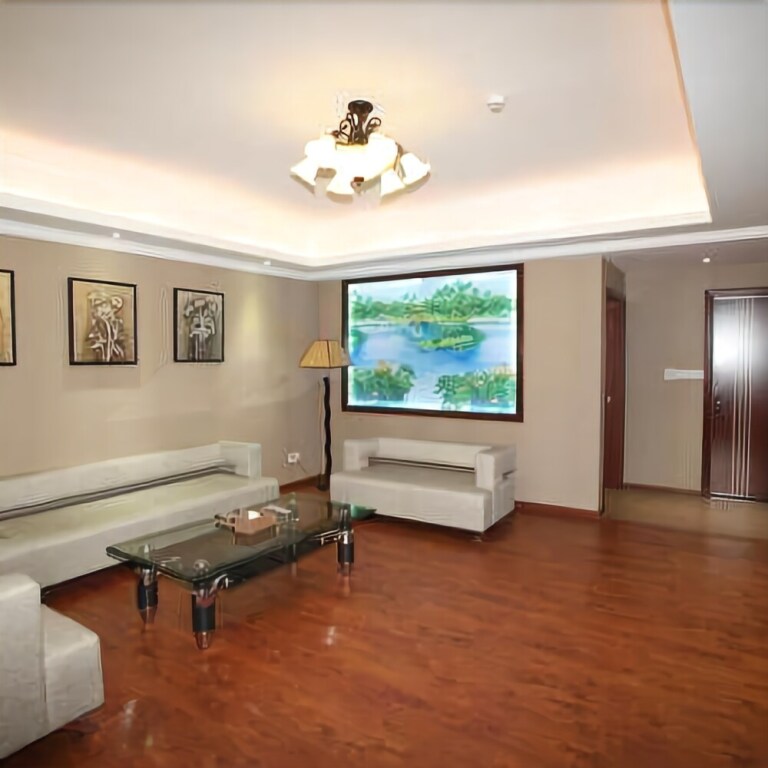 Чжаоцин: Longhu Island Hotel