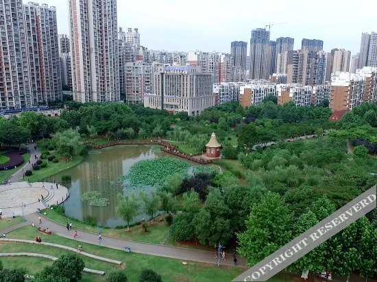 Ухань: Provence Garden Hotel (Wuhan Optics Valley Plaza)