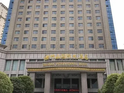 Шиянь: Zhushan International Hotel