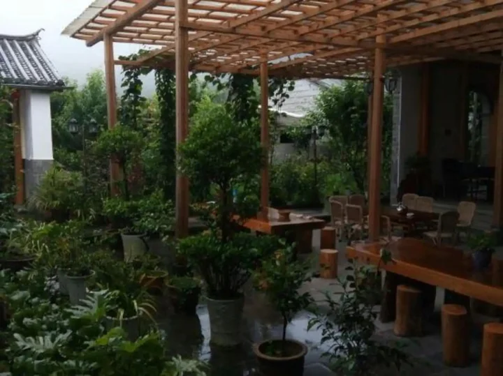 Баошань: Bihailou Inn