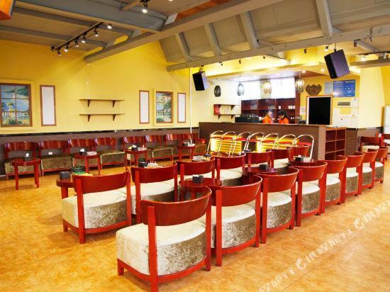 Йиян: Bole Hotel