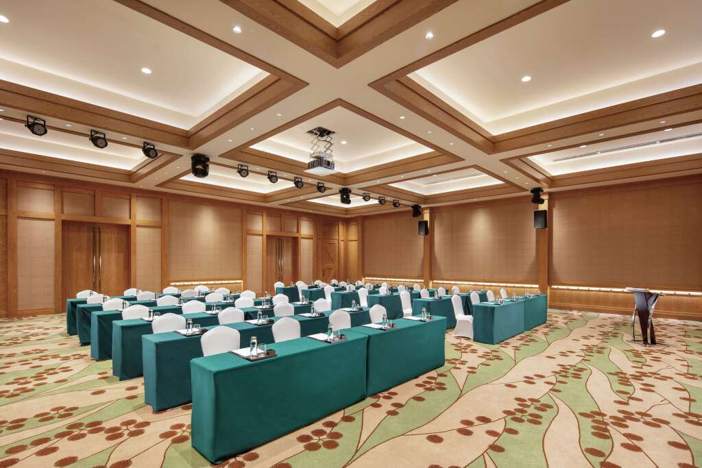 Лянфан: Hilton Wenan