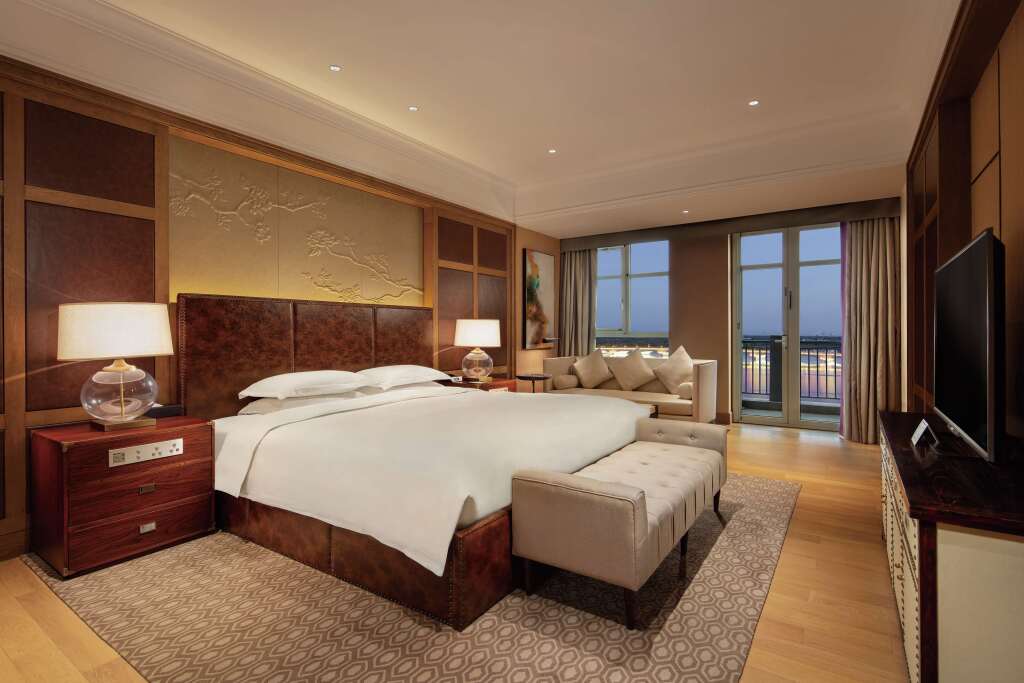 Лянфан: Hilton Wenan