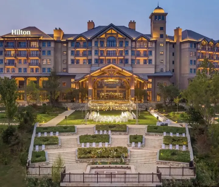 Лянфан: Hilton Wenan