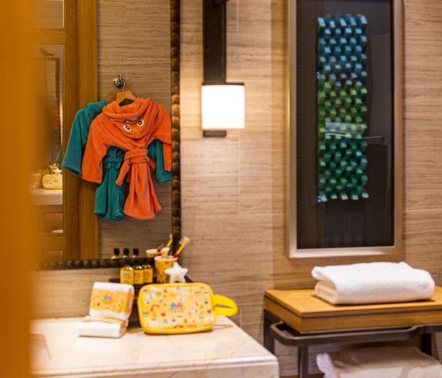 Лянфан: Hilton Wenan