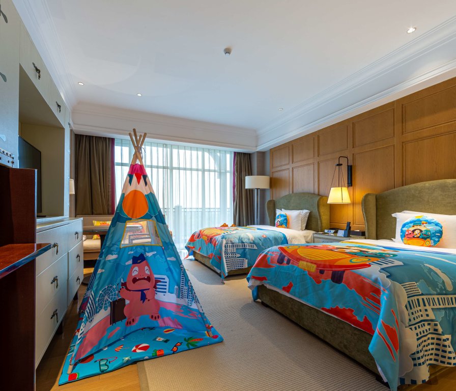 Лянфан: Hilton Wenan