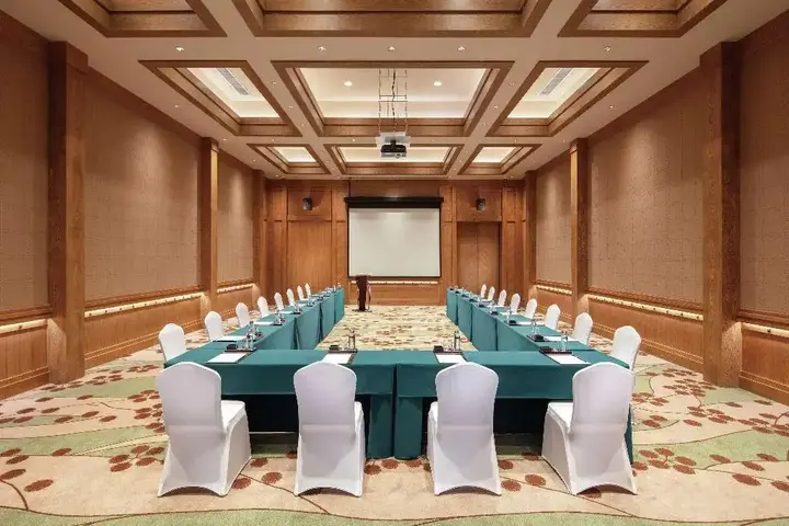 Лянфан: Hilton Wenan