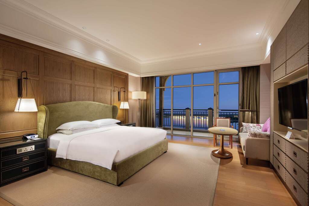 Лянфан: Hilton Wenan