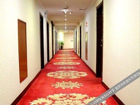 Сяньян: Yangguang Holiday Hotel (Currently unavailable)