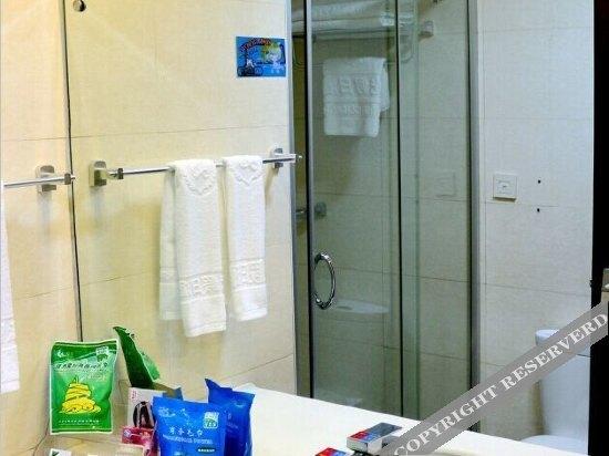 Сяньян: Yangguang Holiday Hotel (Currently unavailable)
