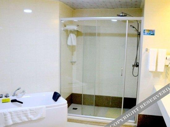 Сяньян: Yangguang Holiday Hotel (Currently unavailable)
