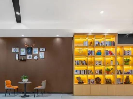 Гуйлинь: Yijing Hotel (Guilin Qixing Park University of Technology Shop)
