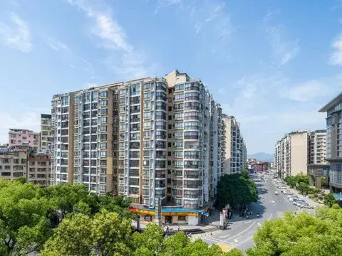 Гуйлинь: Yijing Hotel (Guilin Qixing Park University of Technology Shop)