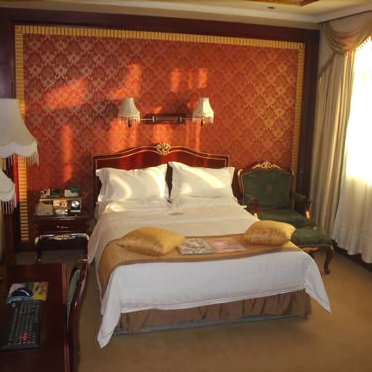 Люян: Dong Xing Grand Hotel