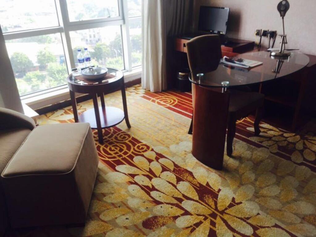 Лунъянь: Victory International Hotel
