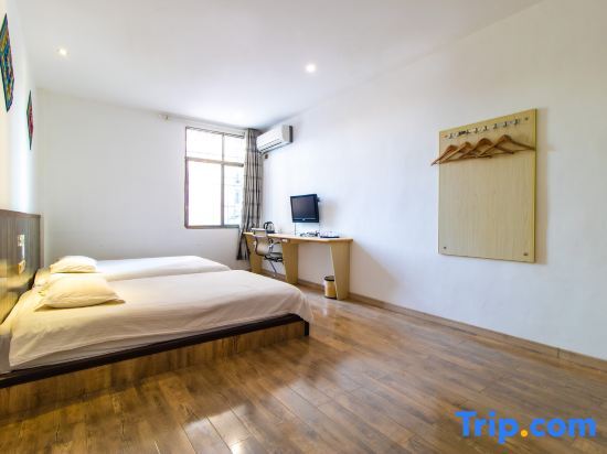 Цзинхун: Jingtailan Hotel (Jinghong Manting Park)
