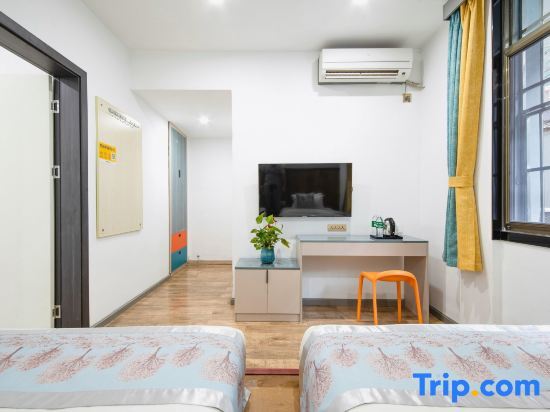 Цзинхун: Jingtailan Hotel (Jinghong Manting Park)