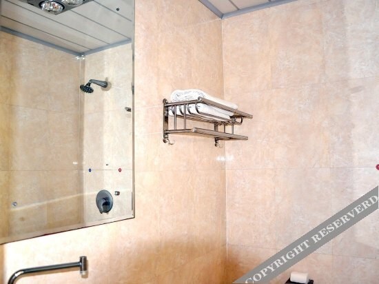 Инкоу: Baisheng Business Hotel