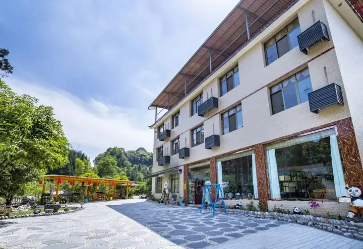 Яань: Bifeng Renjia Panda B&B