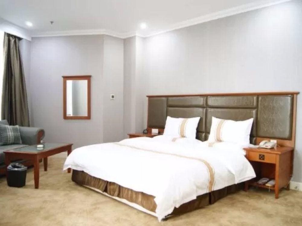 Шэньян: Home Inn Plus (Shenyang Shenbei University)