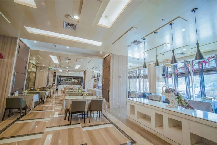 Эньши: Dongsheng Jiuzhou International Hotel