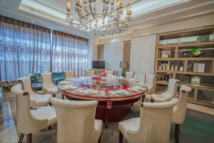 Эньши: Dongsheng Jiuzhou International Hotel
