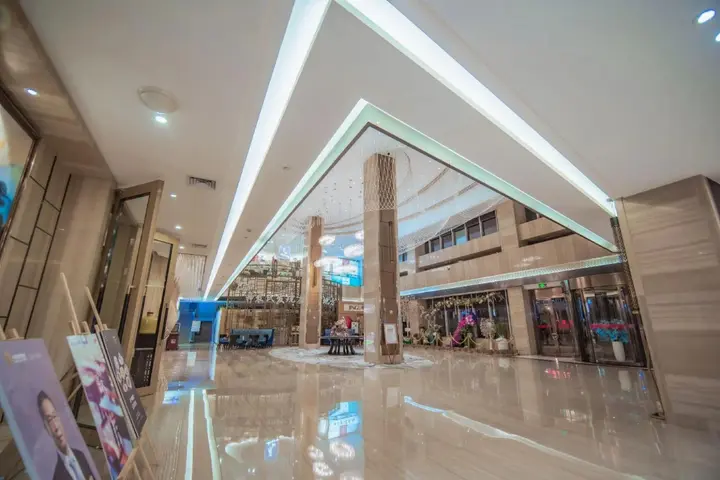 Эньши: Dongsheng Jiuzhou International Hotel