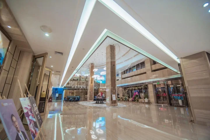Эньши: Dongsheng Jiuzhou International Hotel