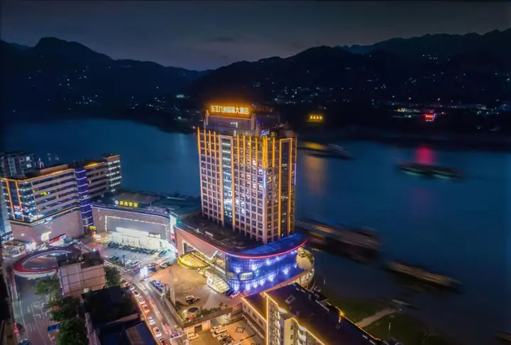Эньши: Dongsheng Jiuzhou International Hotel