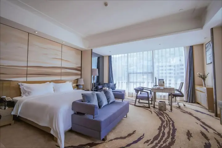 Эньши: Dongsheng Jiuzhou International Hotel