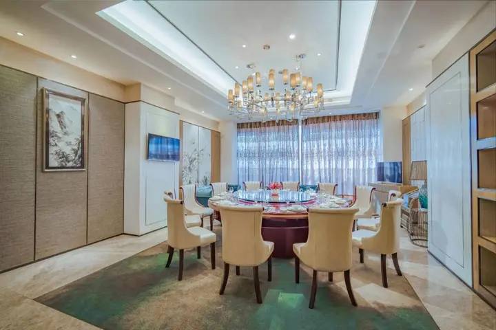 Эньши: Dongsheng Jiuzhou International Hotel