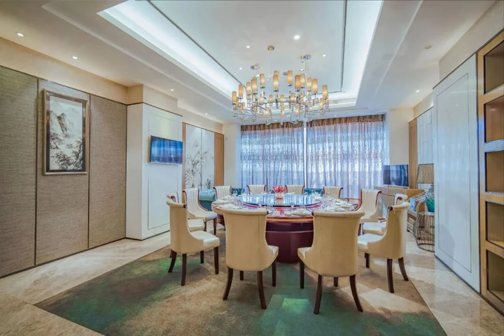 Эньши: Dongsheng Jiuzhou International Hotel