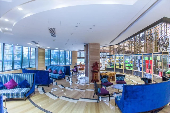 Эньши: Dongsheng Jiuzhou International Hotel