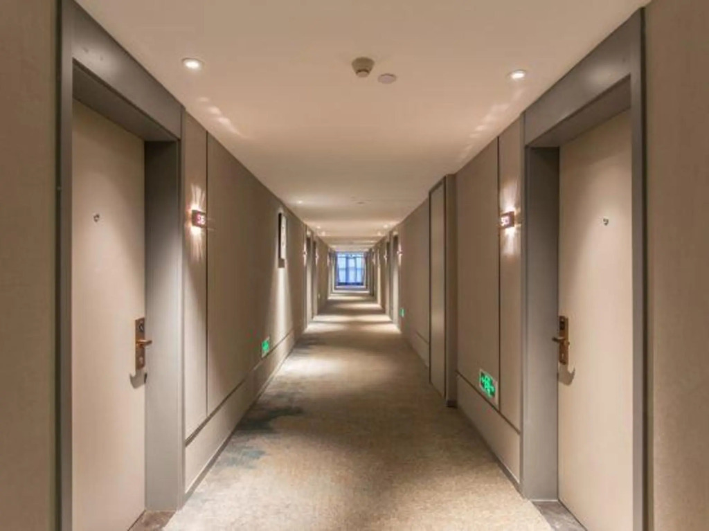 Линьи: Home Inn Business Travel Hotel (Linyi Railway Station Zhanqian Plaza Branch)
