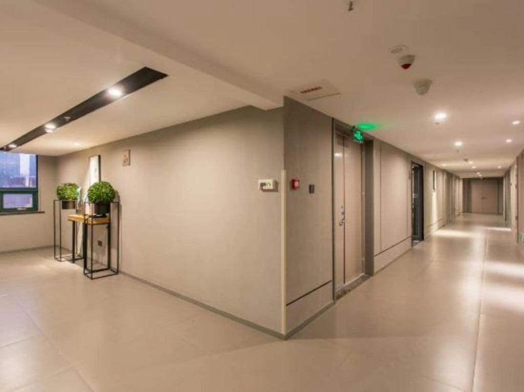 Линьи: Home Inn Business Travel Hotel (Linyi Railway Station Zhanqian Plaza Branch)
