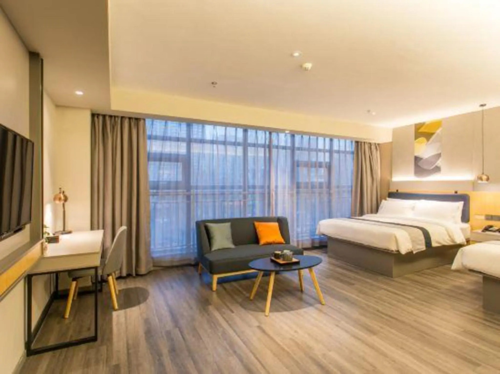 Линьи: Home Inn Business Travel Hotel (Linyi Railway Station Zhanqian Plaza Branch)